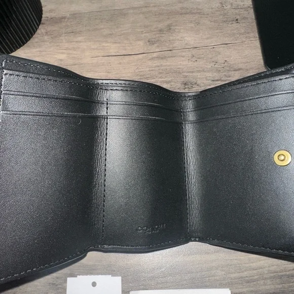 Coach Pebbled Black Leather wallet - Picture 3 of 6